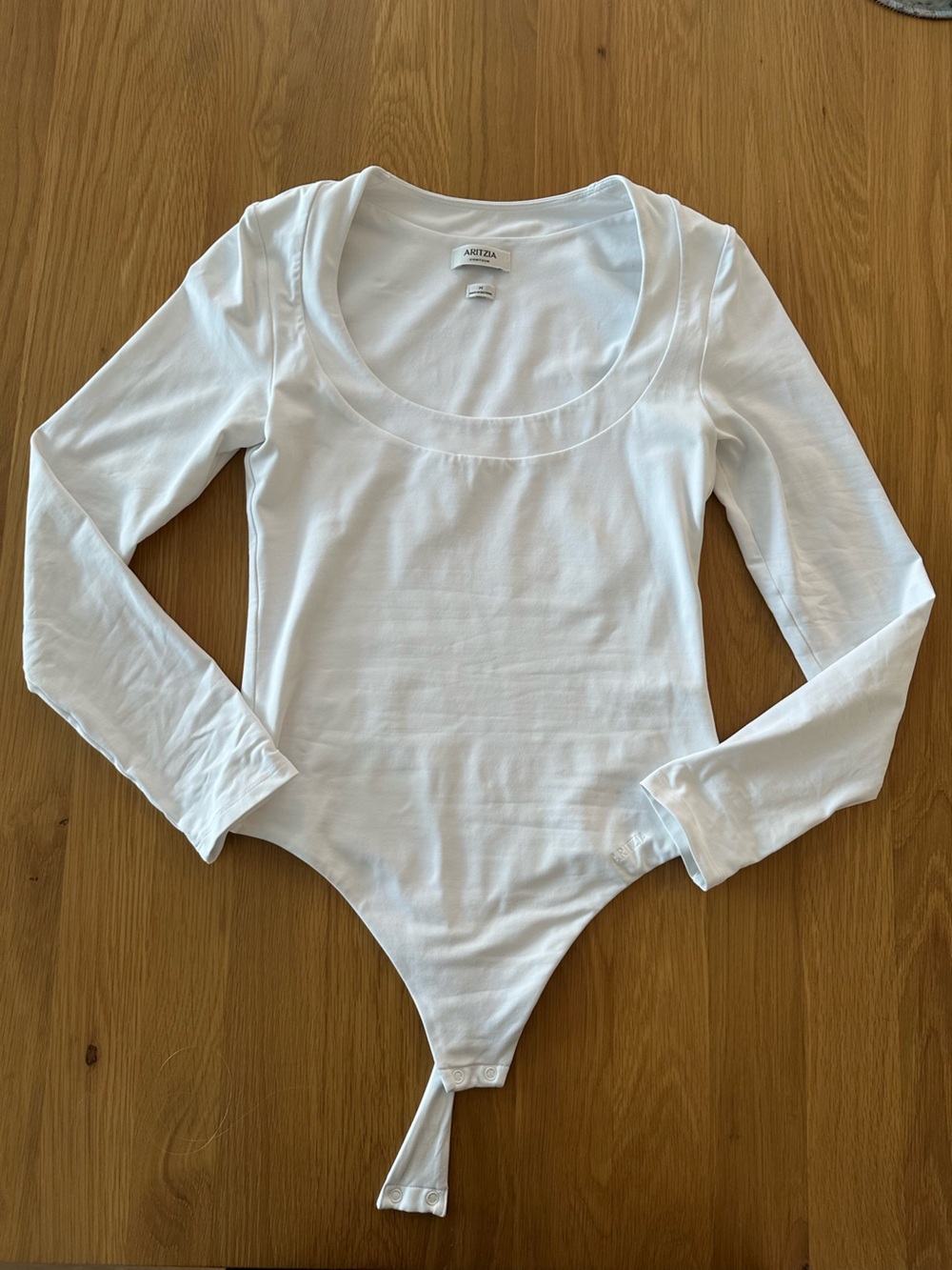 Aritzia White Scoop Neck Long Sleeve Top